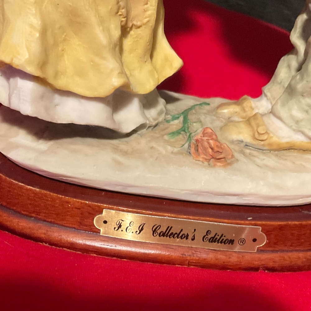 Charming Vintage Couple Figurine - Picture 5 of 7